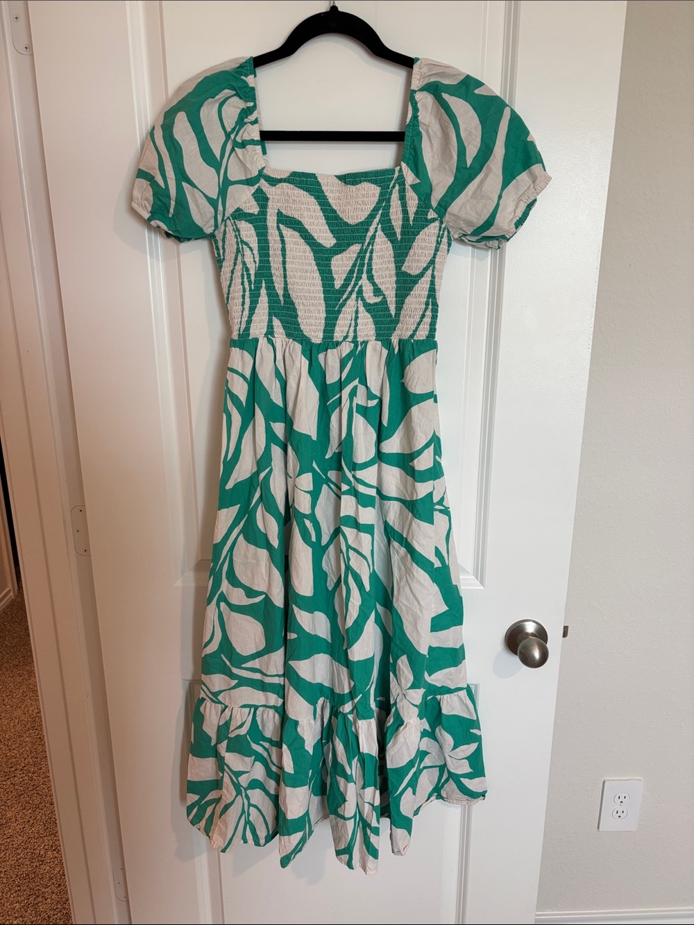 Green and White Printed Puff-Sleeve Midi Dress
